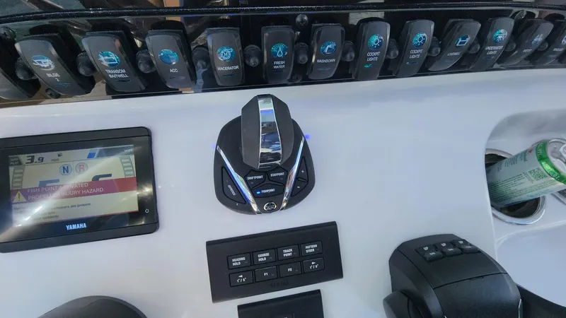 Slide: The Image of Sea Hunt Ultra 275 SE 2024 - 84