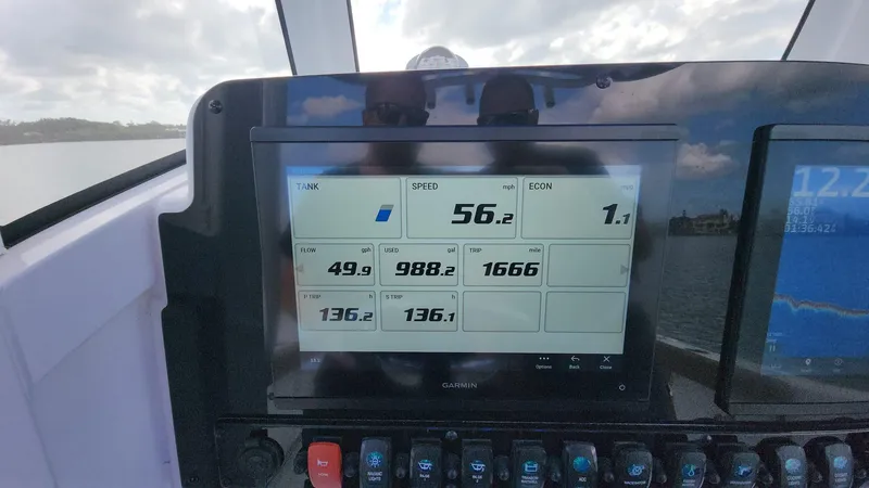 Slide: The Image of Sea Hunt Ultra 275 SE 2024 - 90