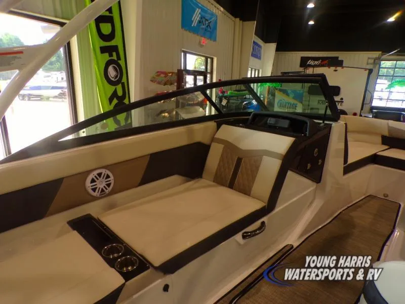 Slide: The Image of Monterey M-225 2025 - 10