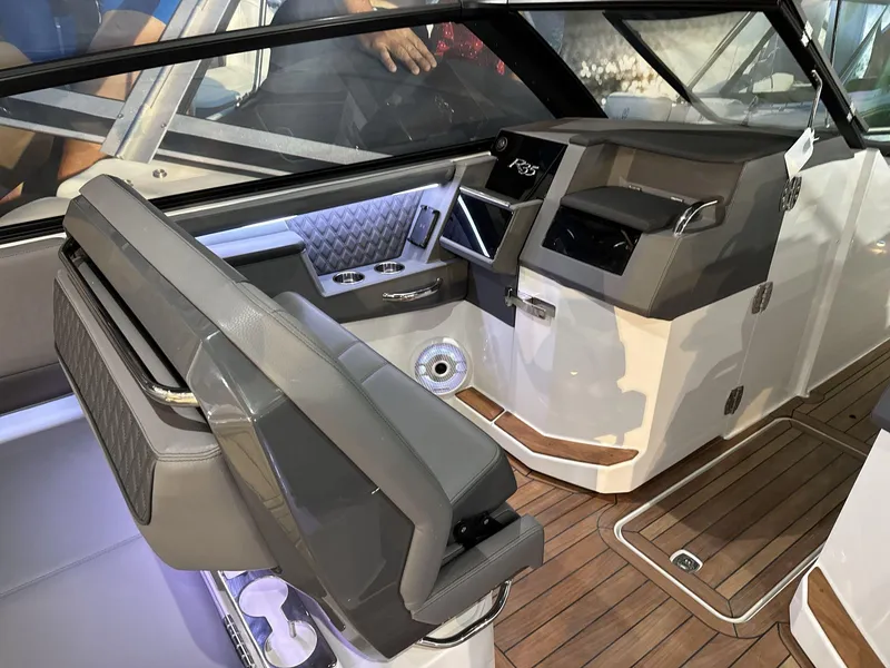 Slide: The Image of Interior of 2025 Cobalt R35 boat with modern dashboard and luxurious seating. - 9