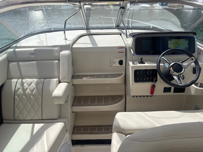 Slide: The Image of Regal 28 Express 2025 - 15