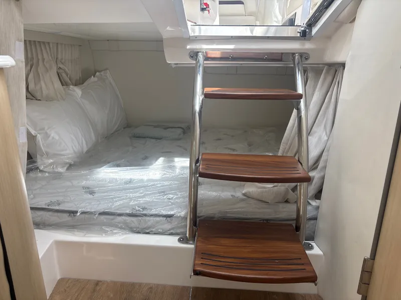 Slide: The Image of Regal 28 Express 2025 - 19