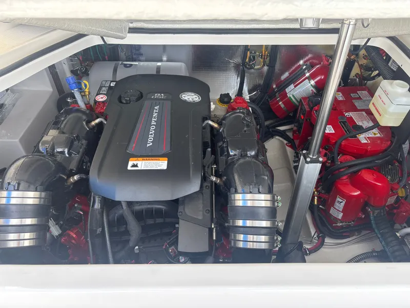 Slide: The Image of Regal 28 Express 2025 - 22