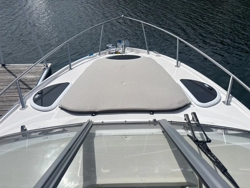 Slide: The Image of Regal 28 Express 2025 - 3