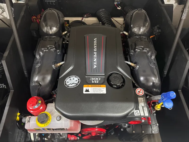 Slide: The Image of Regal LS6 Surf 2025 - 17