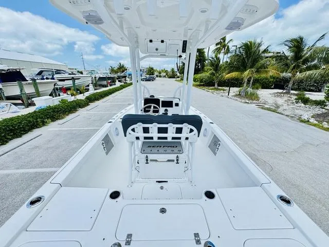 Slide: The Image of Sea Pro 210 DLX Center Console 210CC 210 CC 2025 - 10