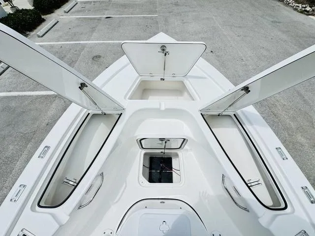 Slide: The Image of Sea Pro 210 DLX Center Console 210CC 210 CC 2025 - 14