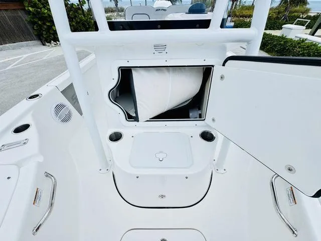 Slide: The Image of Sea Pro 210 DLX Center Console 210CC 210 CC 2025 - 17