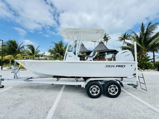 Slide: The Image of Sea Pro 210 DLX Center Console 210CC 210 CC 2025 - 3