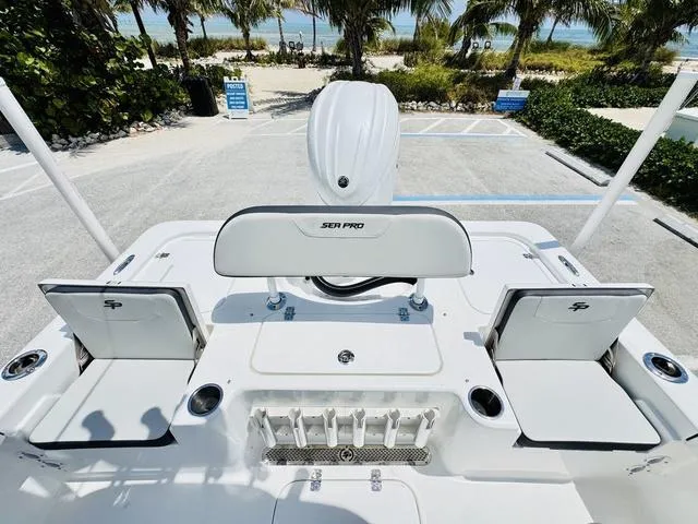Slide: The Image of Sea Pro 210 DLX Center Console 210CC 210 CC 2025 - 7