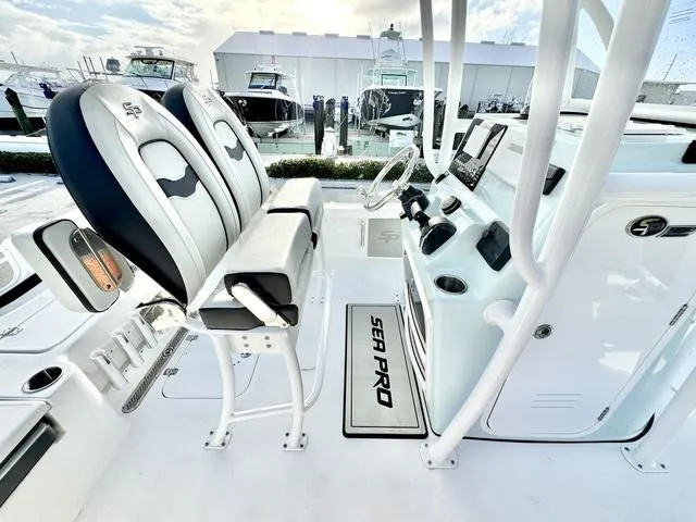 Slide: The Image of Sea Pro 230 DLX 2025 - 11