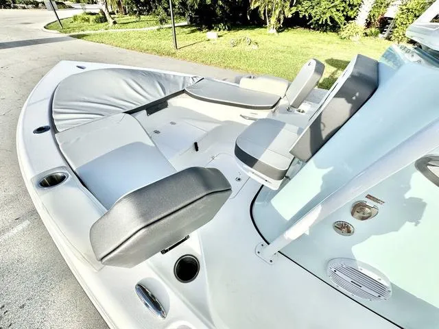 Slide: The Image of Sea Pro 230 DLX 2025 - 14