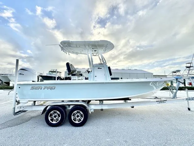 Slide: The Image of Sea Pro 230 DLX 2025 - 21