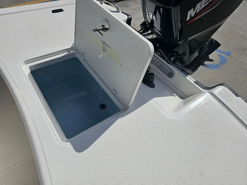 Slide: The Image of 2025 Mako Pro Skiff 17 CC - 10