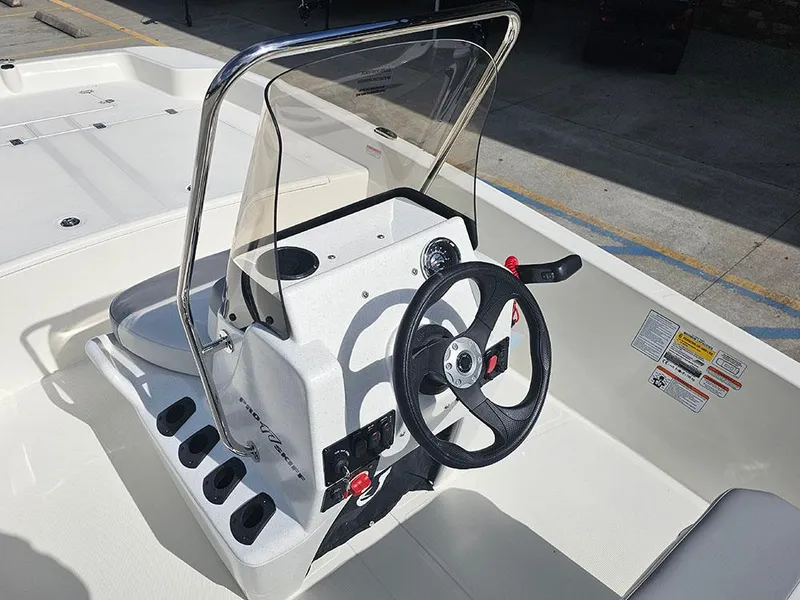 Slide: The Image of 2025 Mako Pro Skiff 17 CC - 12