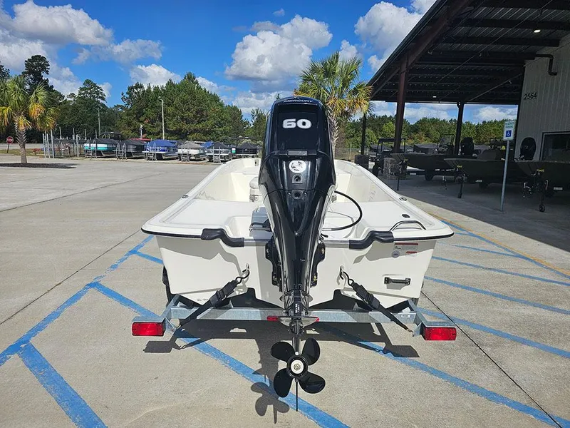 Slide: The Image of 2025 Mako Pro Skiff 17 CC - 8