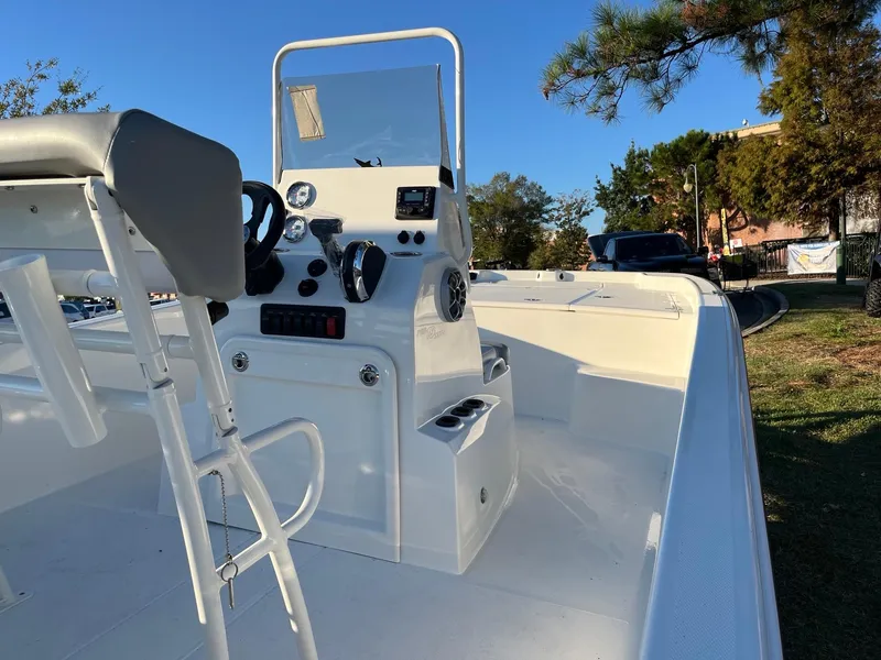 Slide: The Image of 2025 Mako Pro Skiff 19 CC boat interior with steering console and seating. - 4