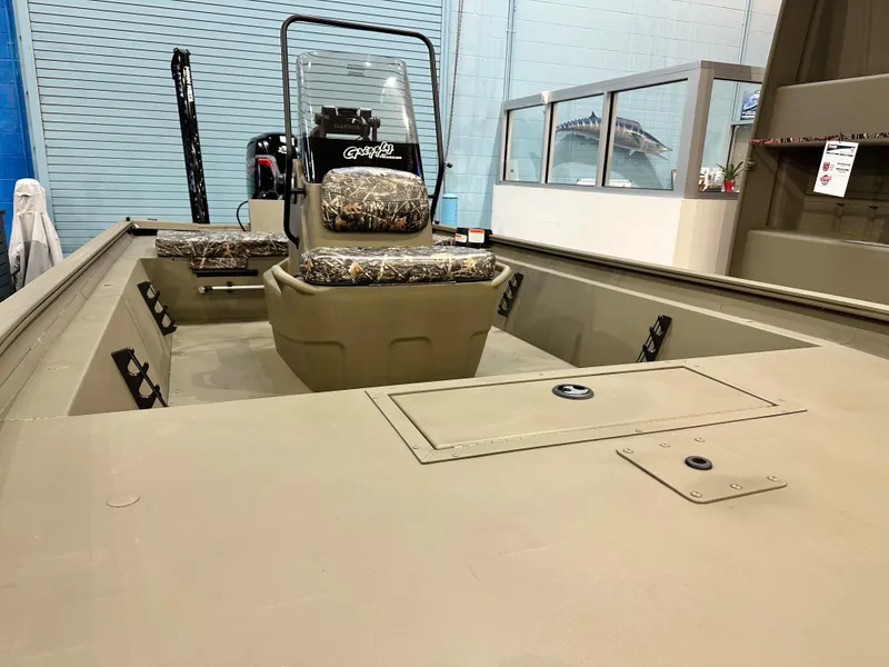 Slide: The Image of Tracker Grizzly 1860 CC 2025 - 62