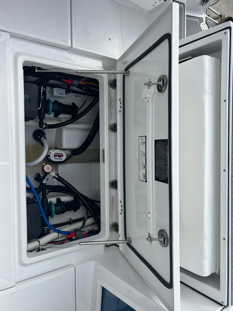 Slide: The Image of Blackfin 272 DC 2024 - 53