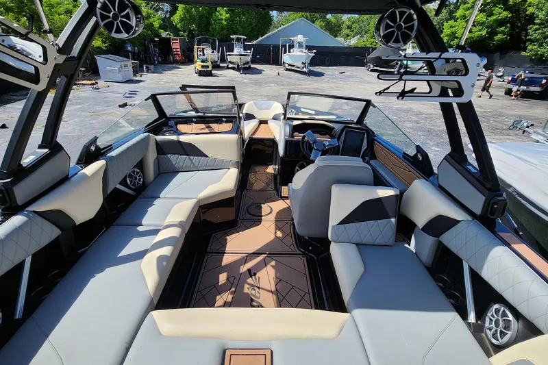 Slide: The Image of 2022 Tigé Z1 boat interior with spacious seating and modern design. - 7