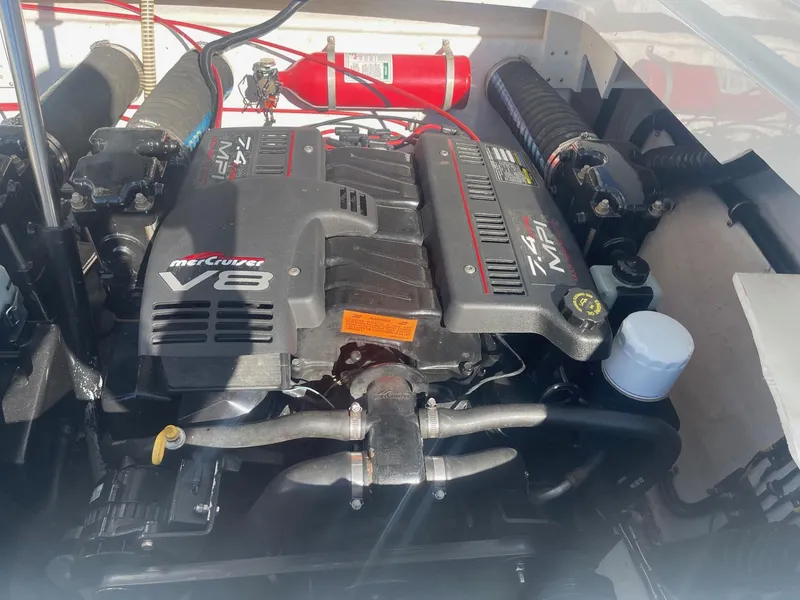 Slide: The Image of 1998 Formula 312FASTECH engine, featuring a MerCruiser V8. - 24