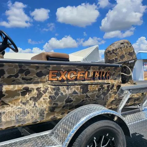 Slide: The Image of Excel 1860 Shallow Water F4 Console Series 2025 - 5