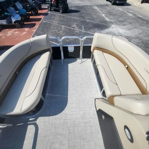 Slide: The Image of Lowe Ultra 180 Cruise 2025 - 16