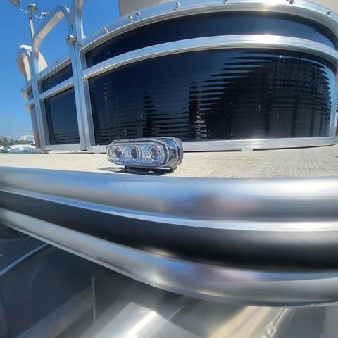 Slide: The Image of Lowe Ultra 180 Cruise 2025 - 17