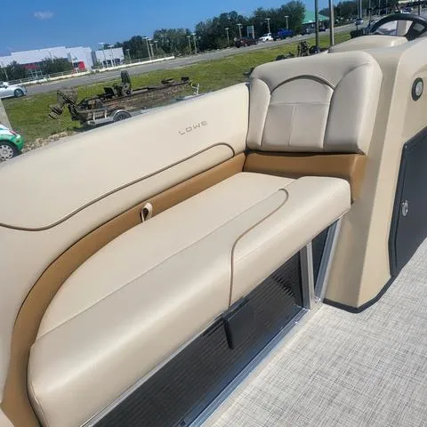 Slide: The Image of Lowe Ultra 180 Cruise 2025 - 7