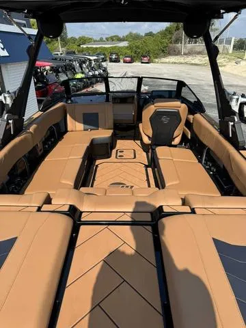 Slide: The Image of Malibu Wakesetter 23 LSV 2025 - 3