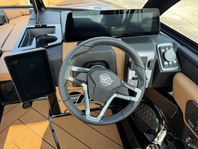 Slide: The Image of Malibu Wakesetter 23 LSV 2025 - 4