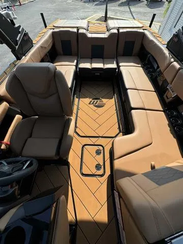 Slide: The Image of Malibu Wakesetter 23 LSV 2025 - 5