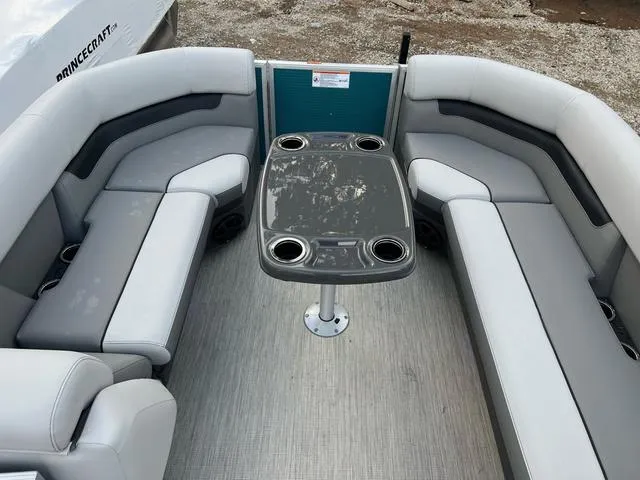 Slide: The Image of Princecraft VECTRA 21 L PONTOON 90HP 2025 - 7