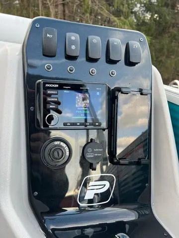 Slide: The Image of Princecraft VECTRA 21 L PONTOON 90HP 2025 - 8