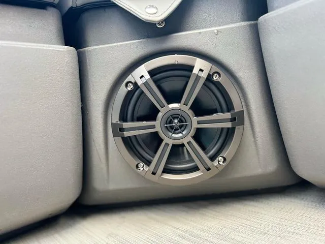 Slide: The Image of Princecraft VECTRA 21 L PONTOON 90HP 2025 - 9