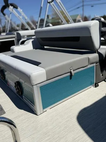 Slide: The Image of Princecraft VECTRA 23 RL TRITOON 150HP 2025 - 4