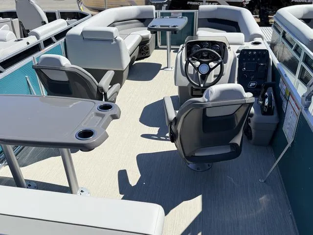 Slide: The Image of Princecraft VECTRA 23 RL TRITOON 150HP 2025 - 5