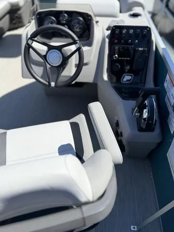 Slide: The Image of Princecraft VECTRA 23 RL TRITOON 150HP 2025 - 6