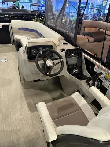 Slide: The Image of Princecraft VECTRA 23 RL TRITOON 150HP 2025 - 3