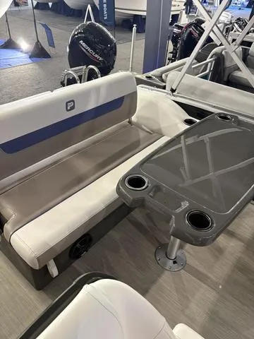 Slide: The Image of Princecraft VECTRA 23 RL TRITOON 150HP 2025 - 4