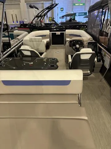 Slide: The Image of Princecraft VECTRA 23 RL TRITOON 150HP 2025 - 5