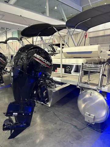 Slide: The Image of Princecraft VECTRA 23 RL TRITOON 150HP 2025 - 6