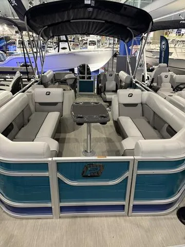 Slide: The Image of Princecraft VECTRA 23 XT TRITOON 150HP 2025 - 1