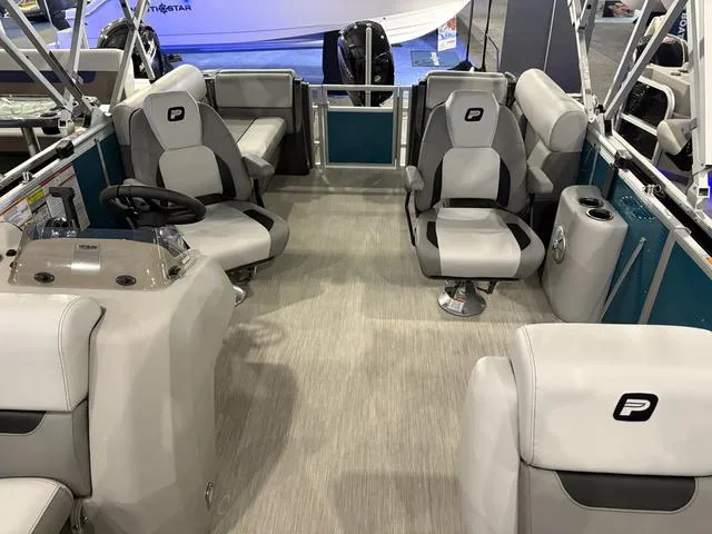 Slide: The Image of Princecraft VECTRA 23 XT TRITOON 150HP 2025 - 2