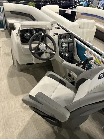 Slide: The Image of Princecraft VECTRA 23 XT TRITOON 150HP 2025 - 3