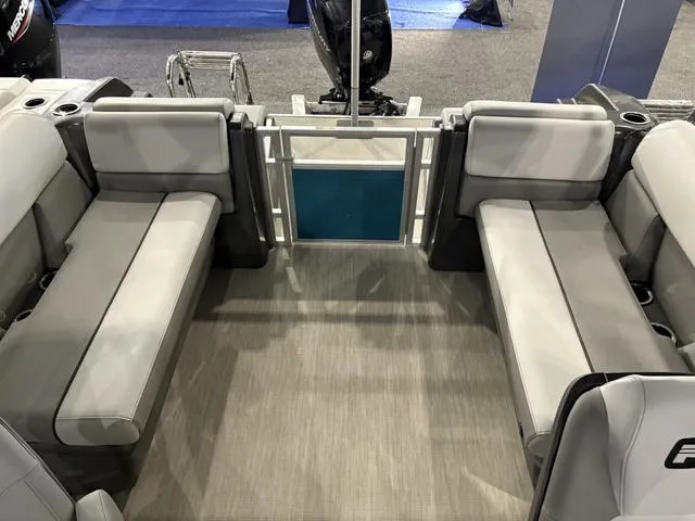 Slide: The Image of Princecraft VECTRA 23 XT TRITOON 150HP 2025 - 5