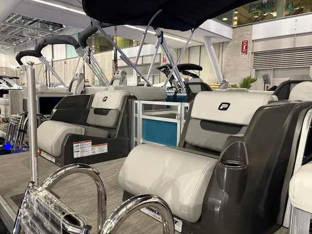 Slide: The Image of Princecraft VECTRA 23 XT TRITOON 150HP 2025 - 6