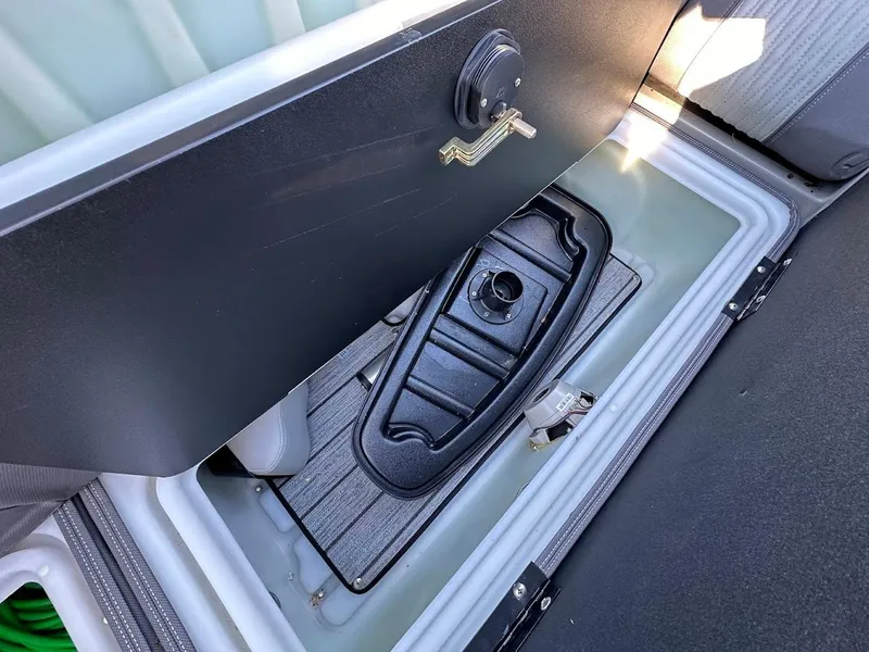 Slide: The Image of Ranger 2300LS 2020 - 51