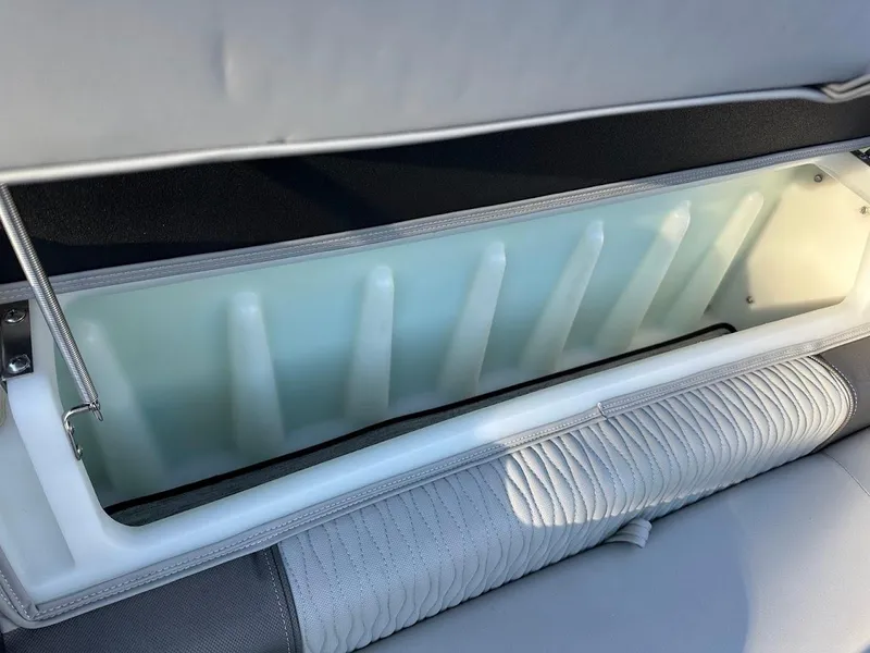 Slide: The Image of Ranger 2300LS 2020 - 52