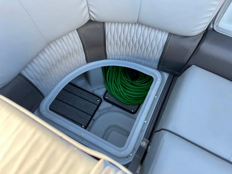 Slide: The Image of Ranger 2300LS 2020 - 53